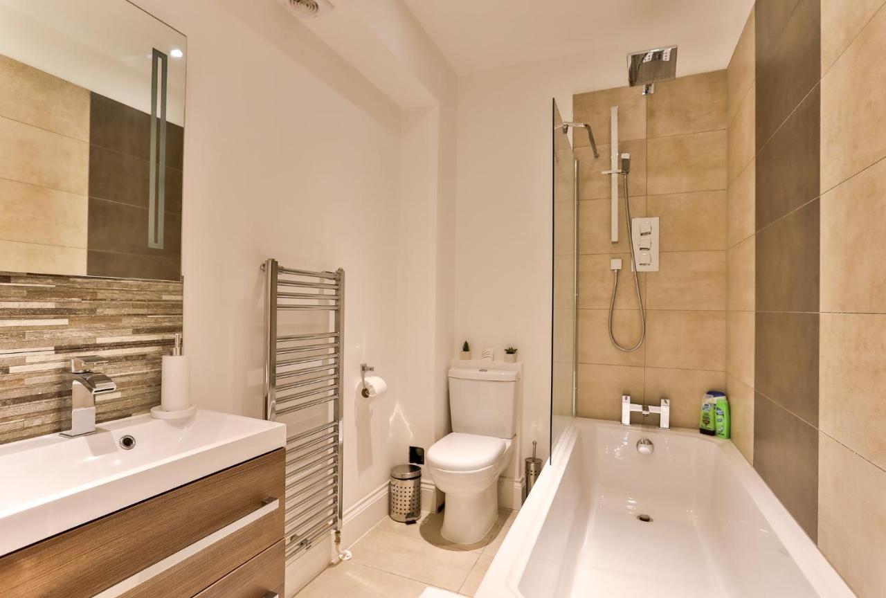 Kvm - Jubilee Mansions Apartment By Kvm Stays Питерборо Екстериор снимка